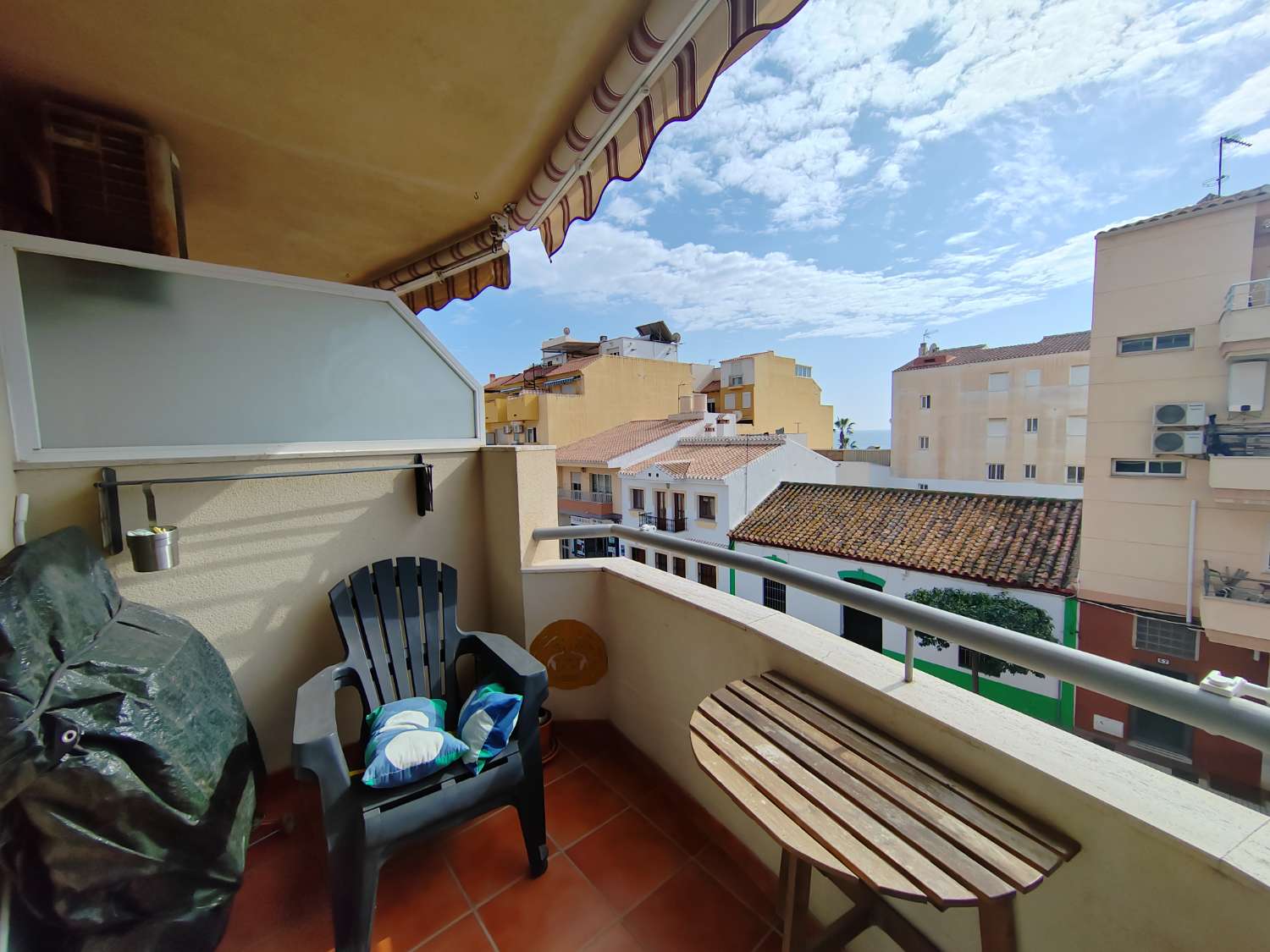 Vivienda Amplia y Luminosa a 50 Metros de la Playa – Caleta de Vélez