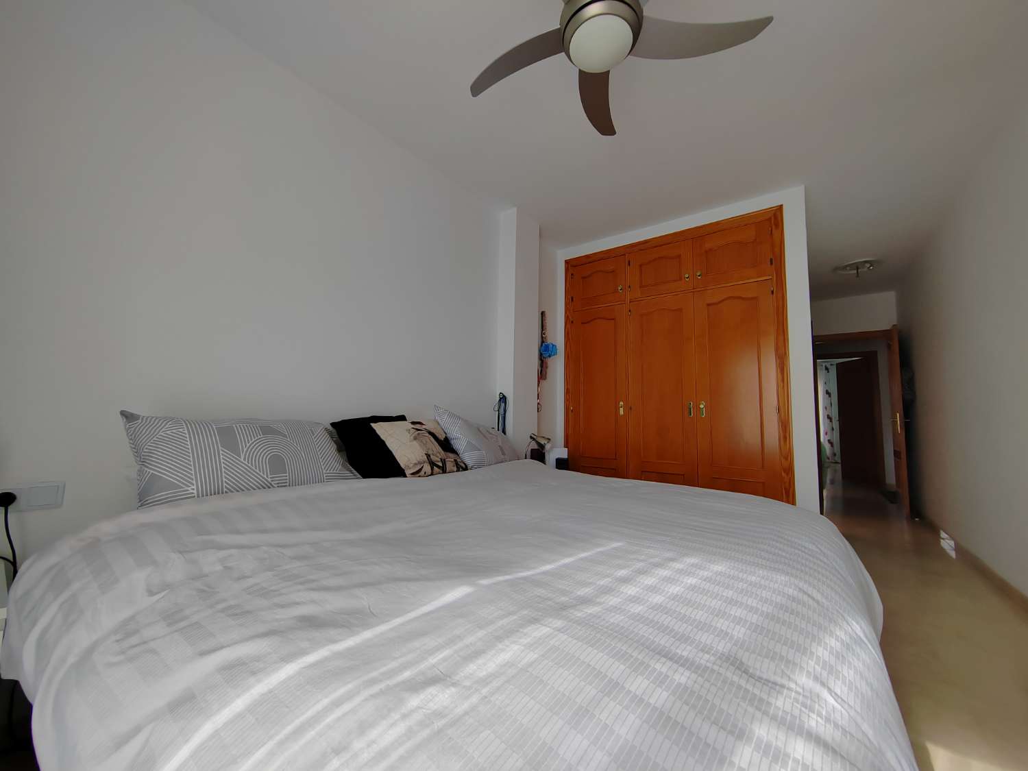 Vivienda Amplia y Luminosa a 50 Metros de la Playa – Caleta de Vélez