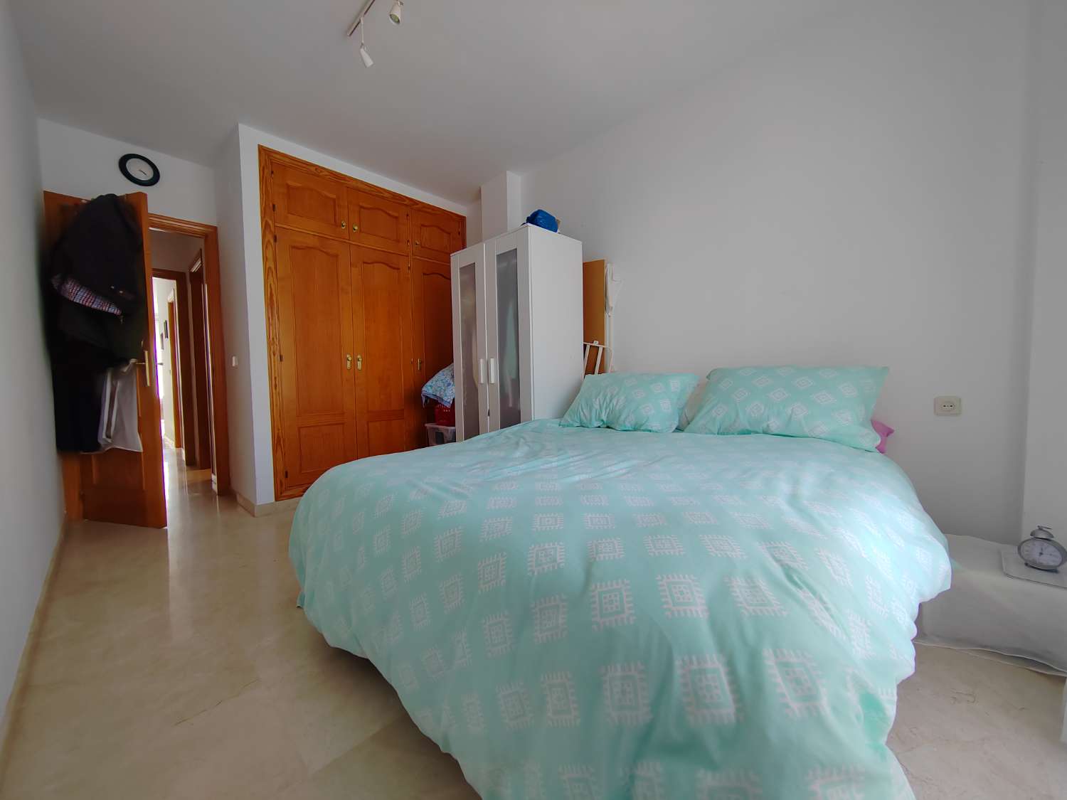Vivienda Amplia y Luminosa a 50 Metros de la Playa – Caleta de Vélez