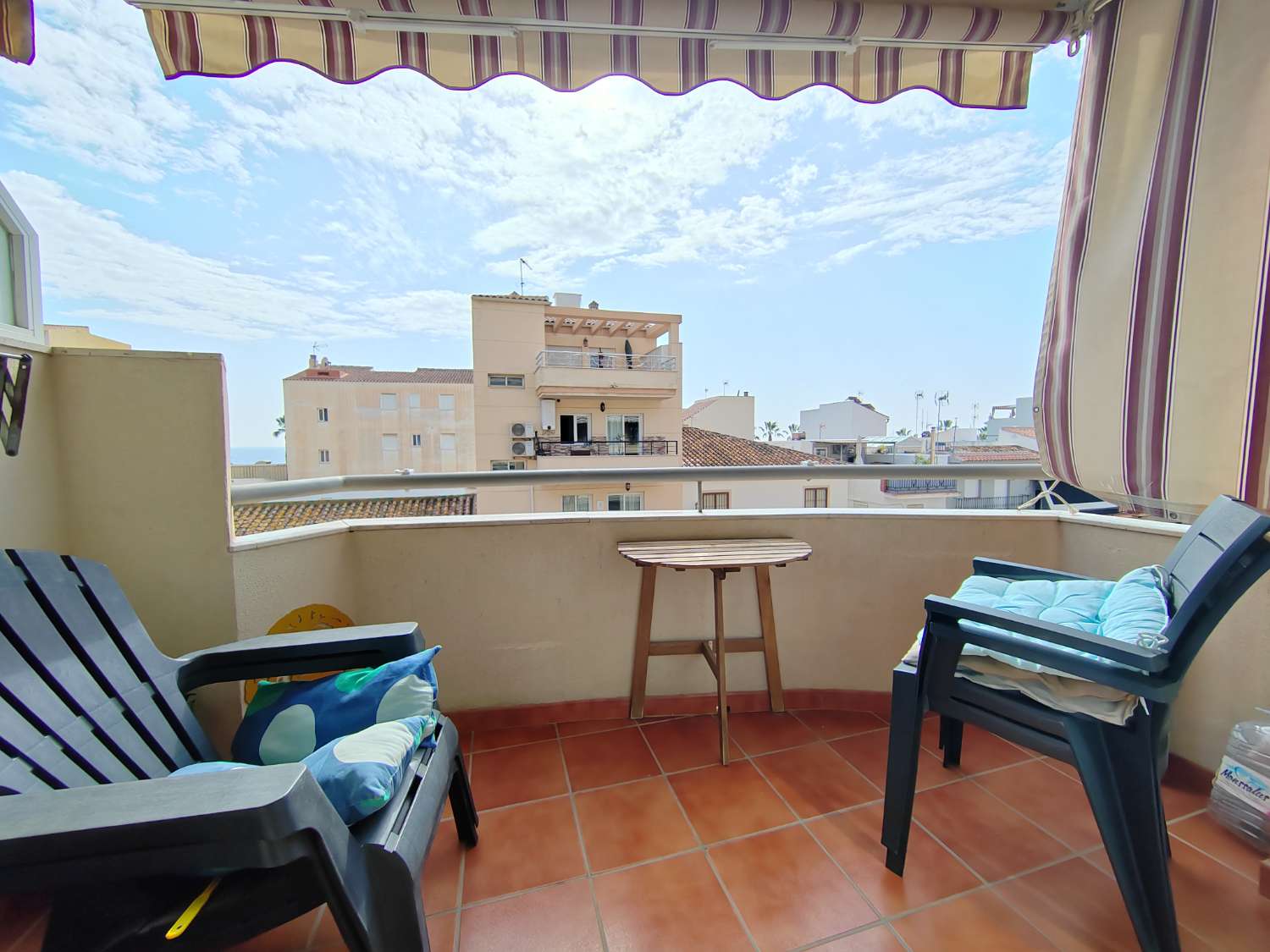 Vivienda Amplia y Luminosa a 50 Metros de la Playa – Caleta de Vélez