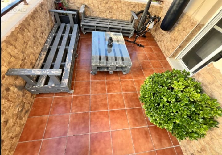 Spacious 3-bedroom home in La Azucarera area, just 7 minutes from the beach