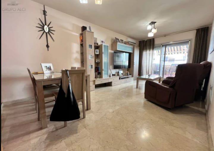 Spacious 3-bedroom home in La Azucarera area, just 7 minutes from the beach