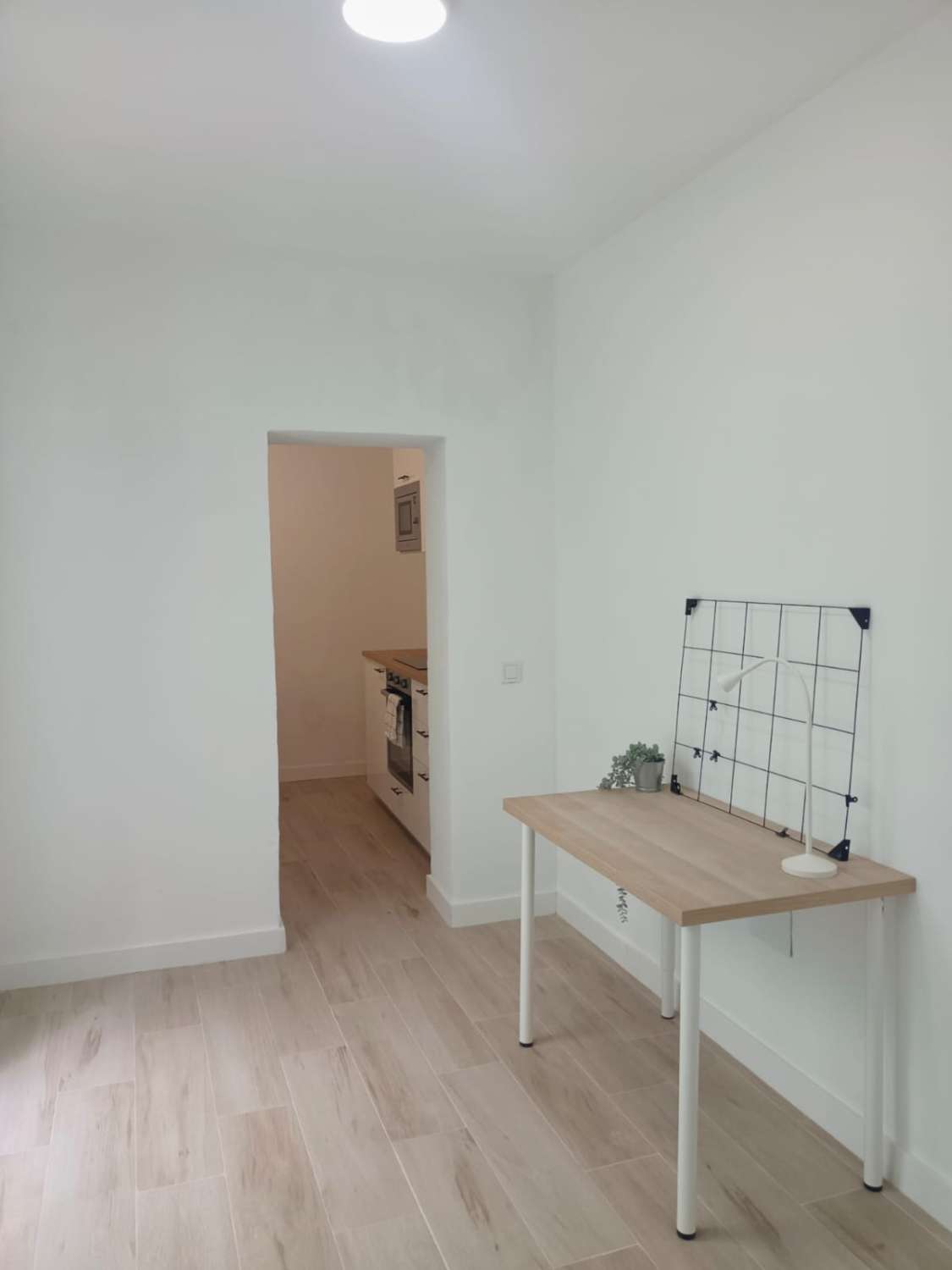 Appartement entièrement rénové avec jardin privé au cœur d’Algarrobo Pueblo – à seulement 3 km de la mer