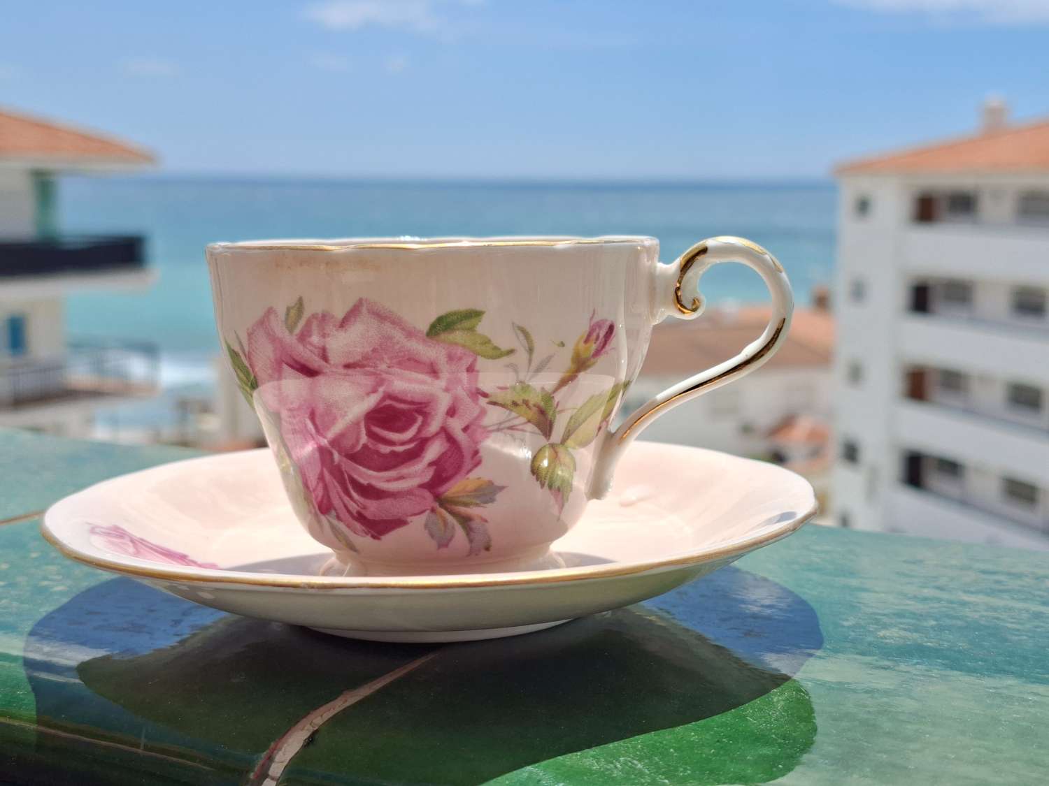 Apartamento con terraza soleada y vistas al mar a pocos pasos de la playa Torrecilla – Nerja