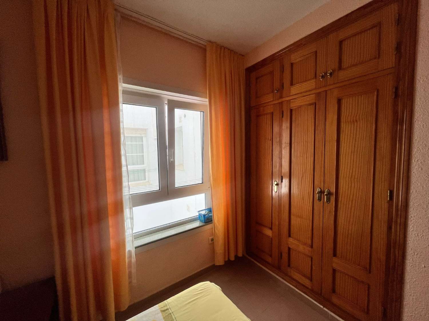 Apartamento con terraza soleada y vistas al mar a pocos pasos de la playa Torrecilla – Nerja