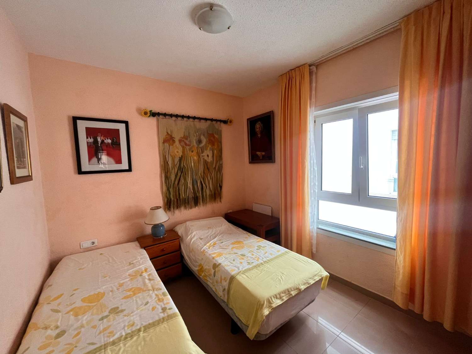 Apartamento con terraza soleada y vistas al mar a pocos pasos de la playa Torrecilla – Nerja