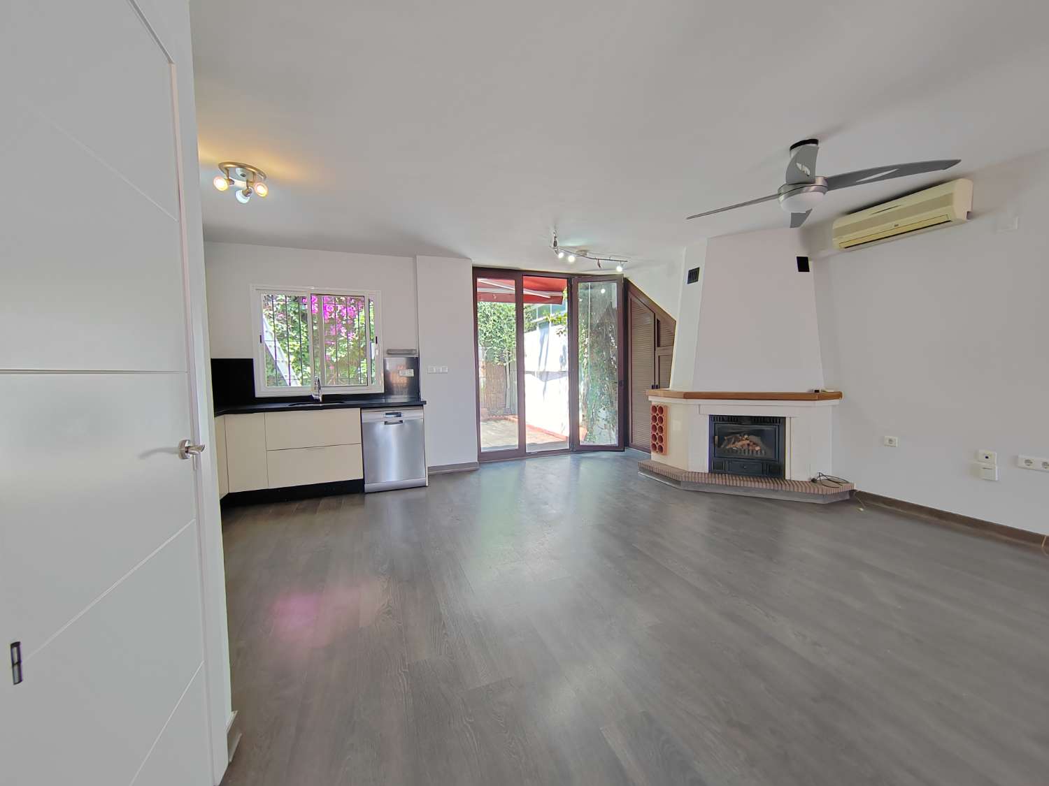 Vivienda en Viña Málaga, Torre del Mar – Vistas Espectaculares y Excelente Ubicación