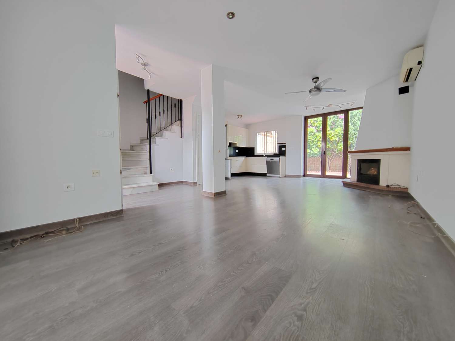 Vivienda en Viña Málaga, Torre del Mar – Vistas Espectaculares y Excelente Ubicación