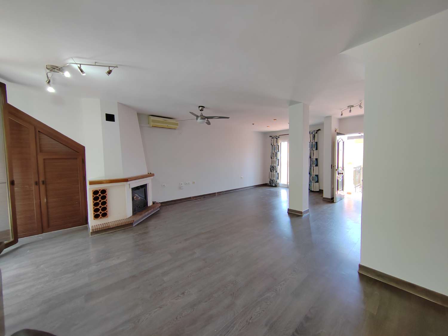 Vivienda en Viña Málaga, Torre del Mar – Vistas Espectaculares y Excelente Ubicación