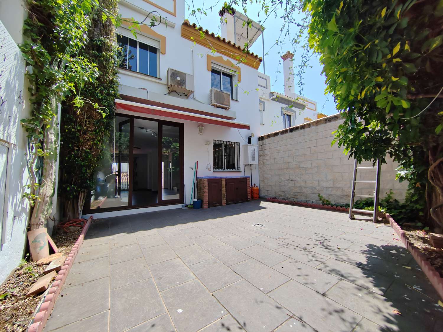 Vivienda en Viña Málaga, Torre del Mar – Vistas Espectaculares y Excelente Ubicación