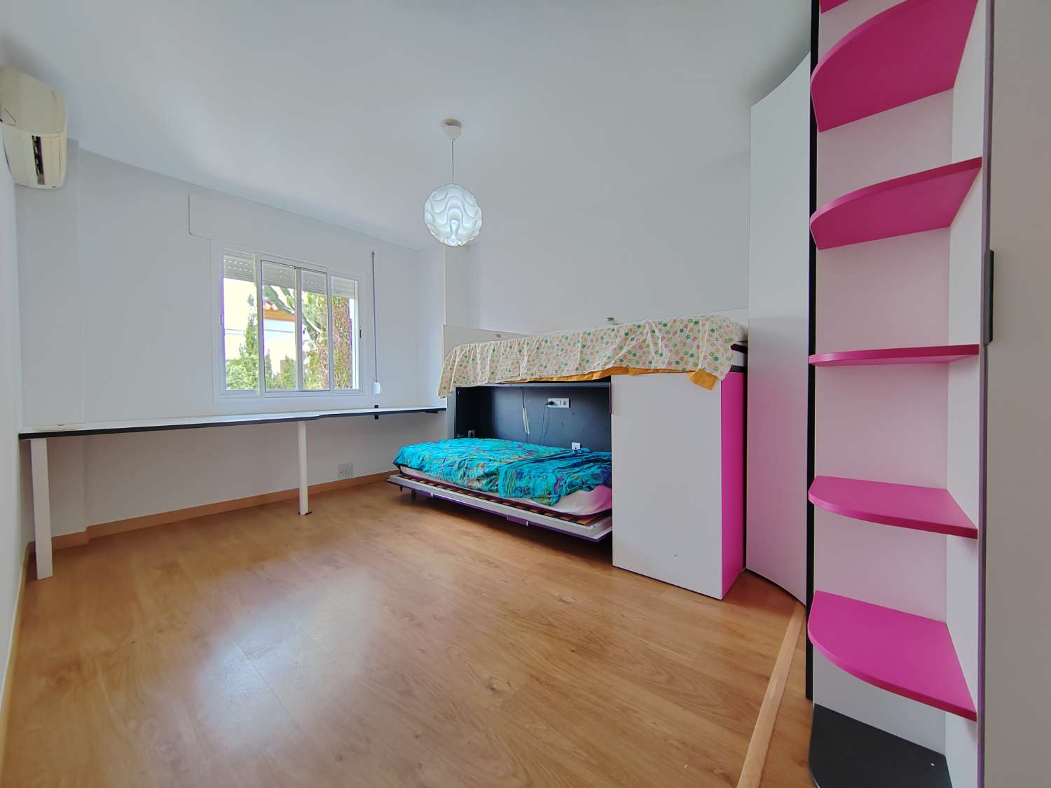 Vivienda en Viña Málaga, Torre del Mar – Vistas Espectaculares y Excelente Ubicación
