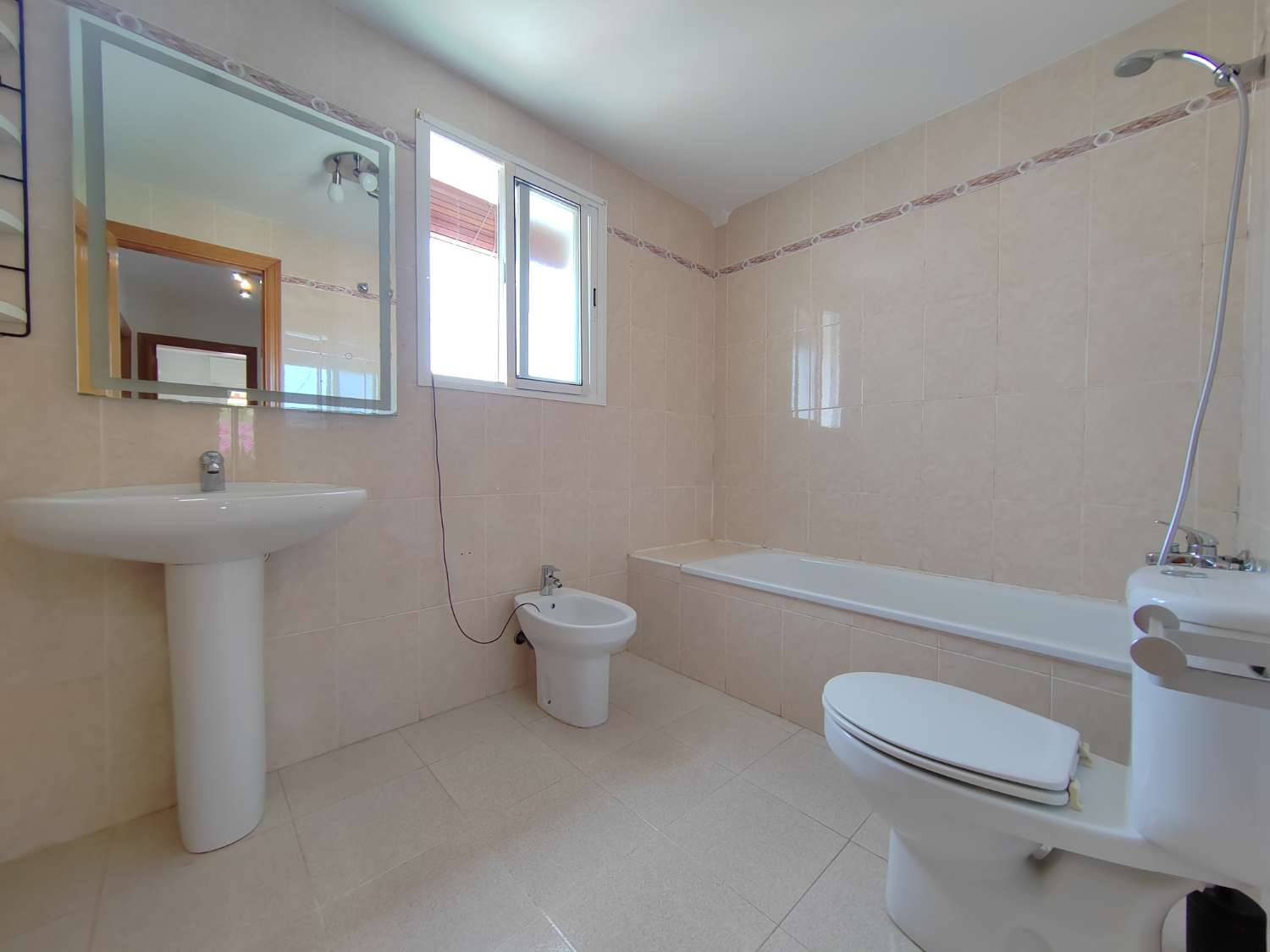 Vivienda en Viña Málaga, Torre del Mar – Vistas Espectaculares y Excelente Ubicación