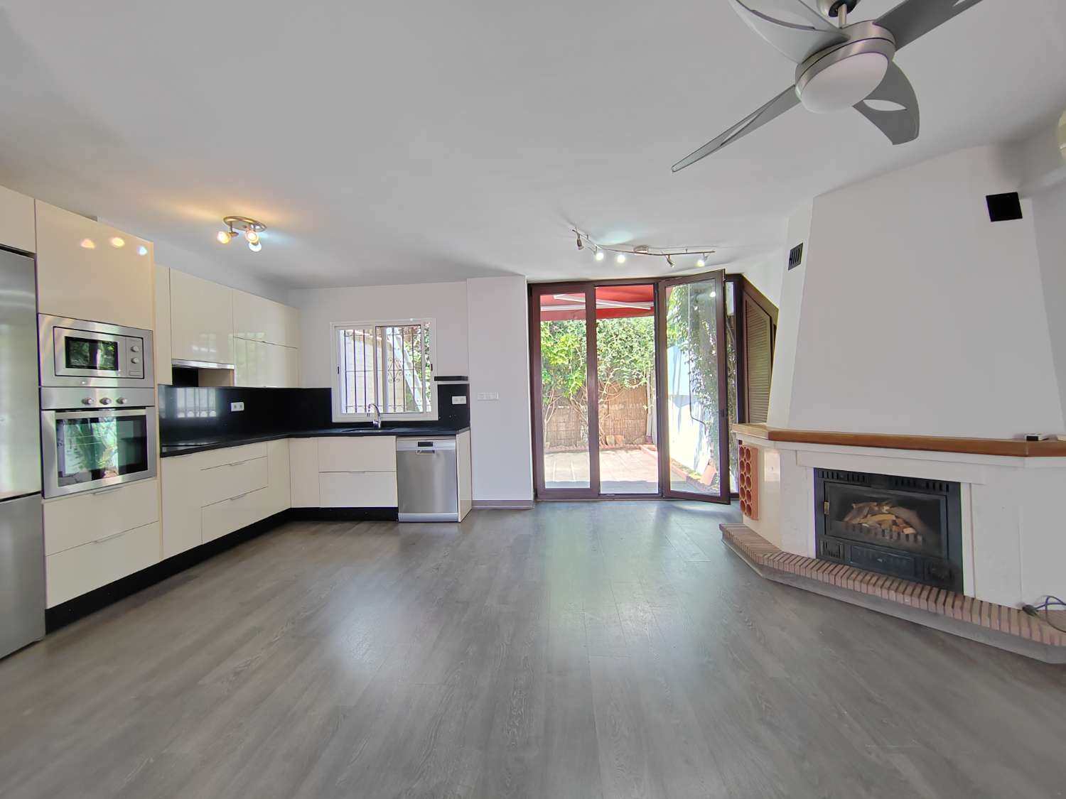 Vivienda en Viña Málaga, Torre del Mar – Vistas Espectaculares y Excelente Ubicación