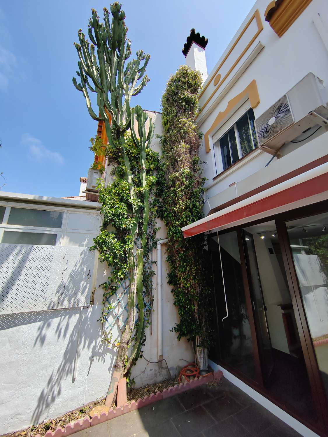 Vivienda en Viña Málaga, Torre del Mar – Vistas Espectaculares y Excelente Ubicación