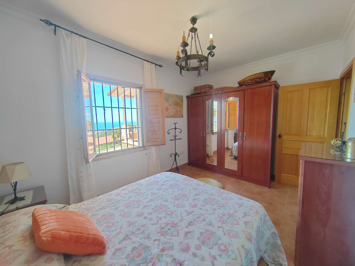 Maison de campagne avec vue sur mer et piscine, à 10 min de la plage