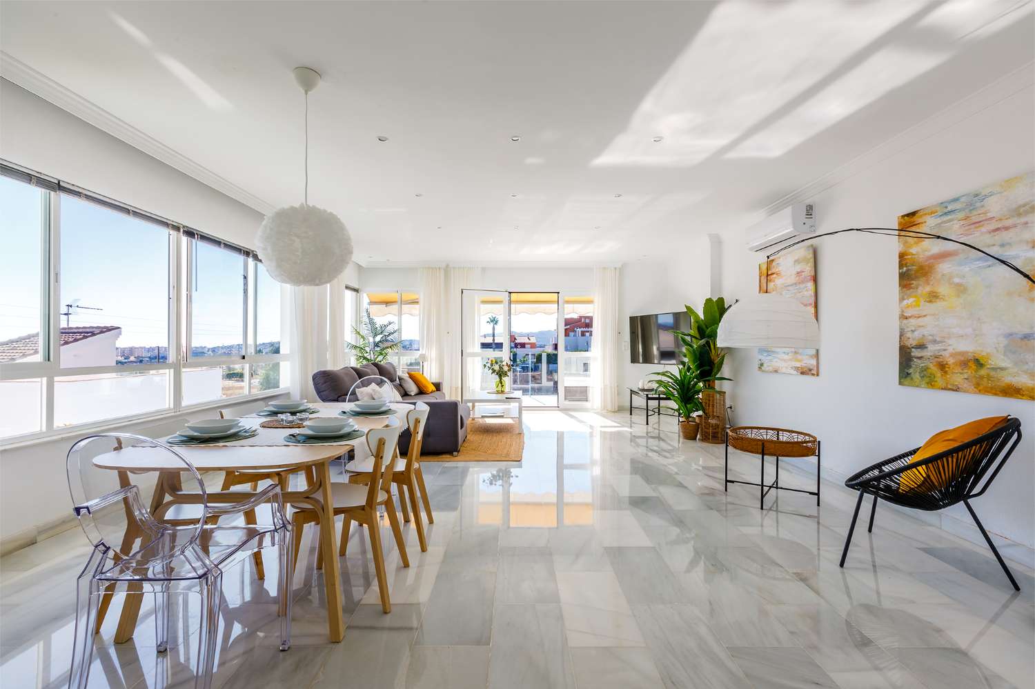 Villa independiente con vistas al mar y licencia turística