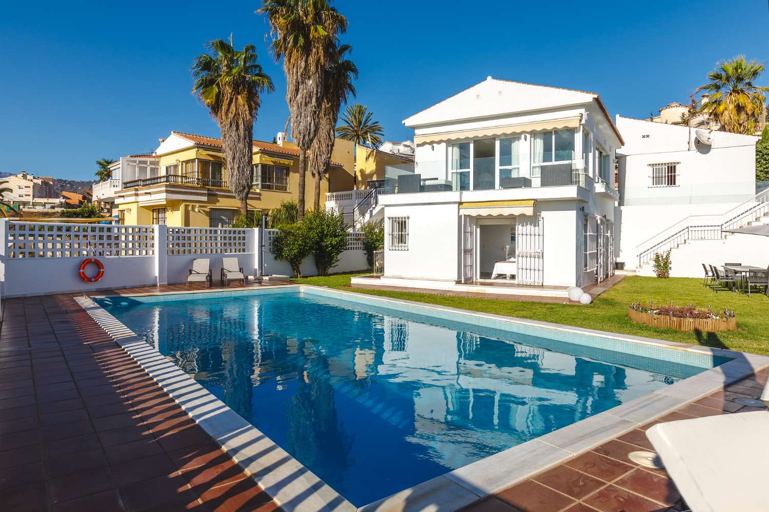 Villa independiente con vistas al mar y licencia turística