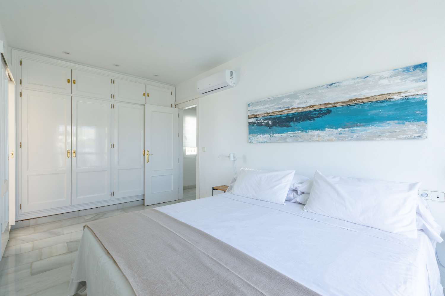 Villa independiente con vistas al mar y licencia turística