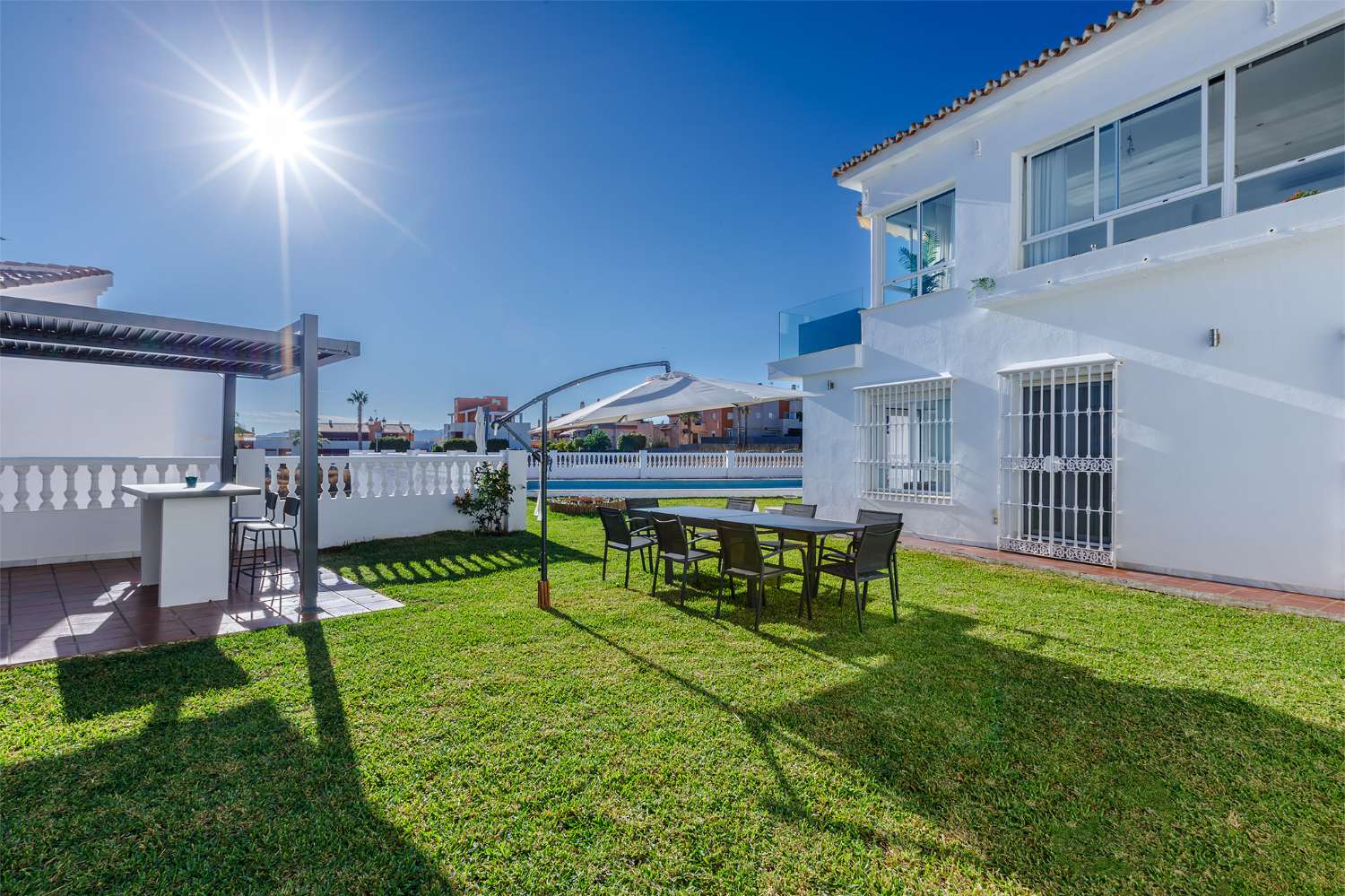 Villa independiente con vistas al mar y licencia turística