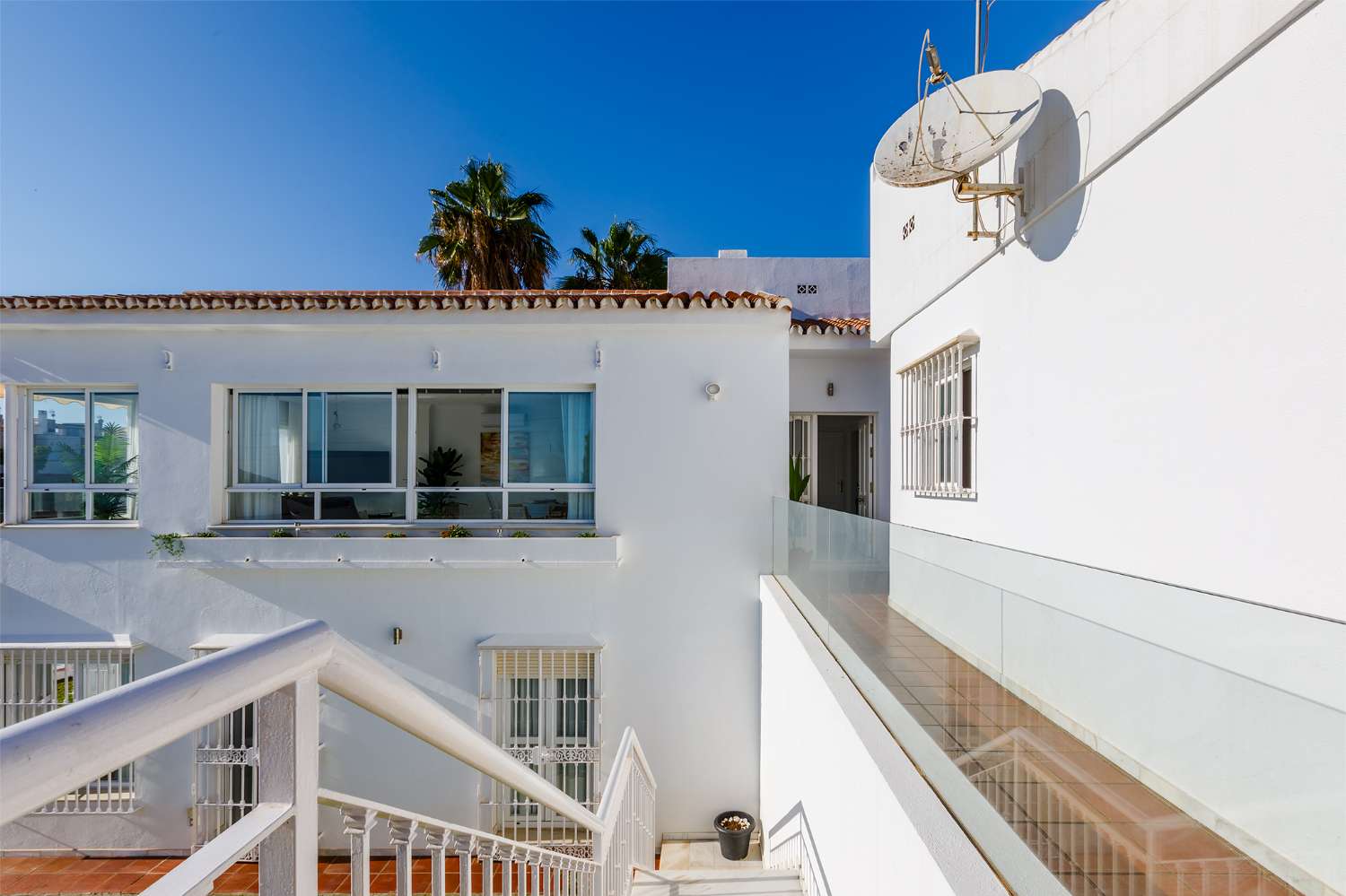 Villa independiente con vistas al mar y licencia turística