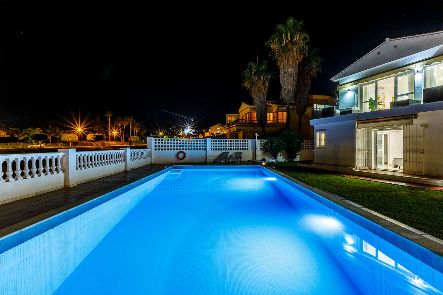 Villa independiente con vistas al mar y licencia turística