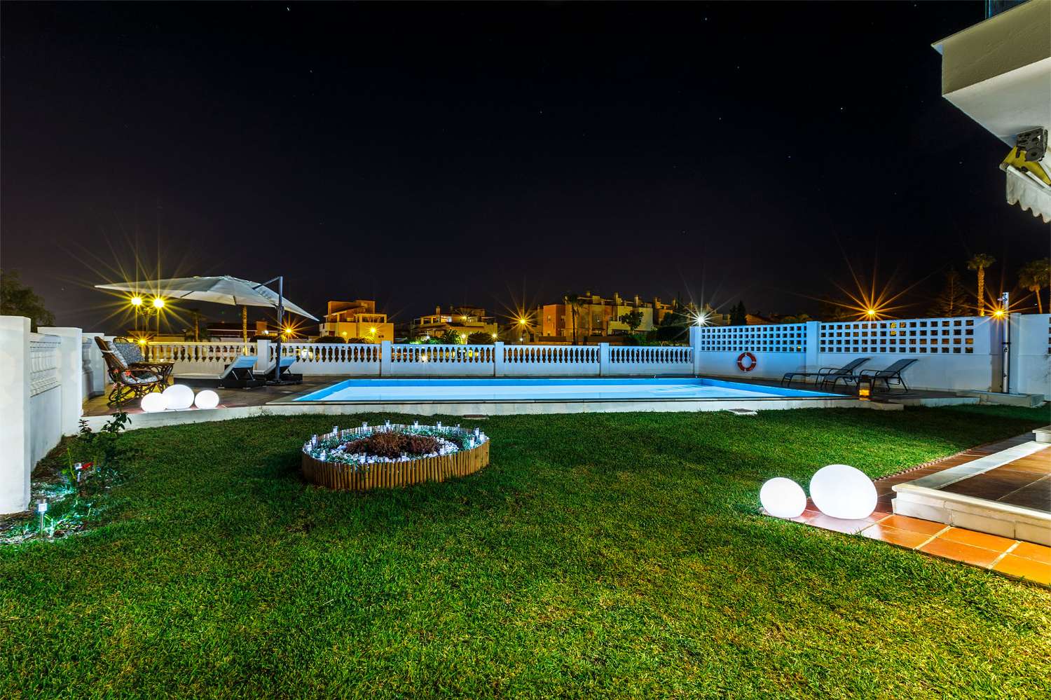 Villa independiente con vistas al mar y licencia turística