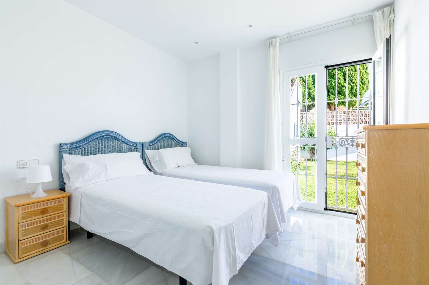 Villa independiente con vistas al mar y licencia turística