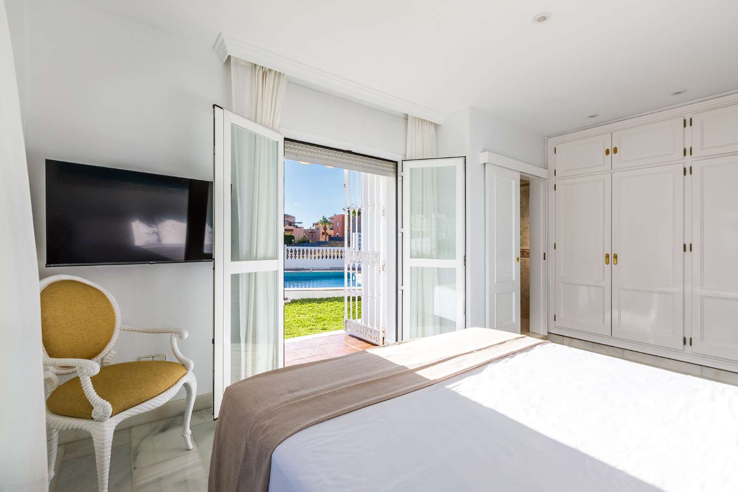 Villa independiente con vistas al mar y licencia turística