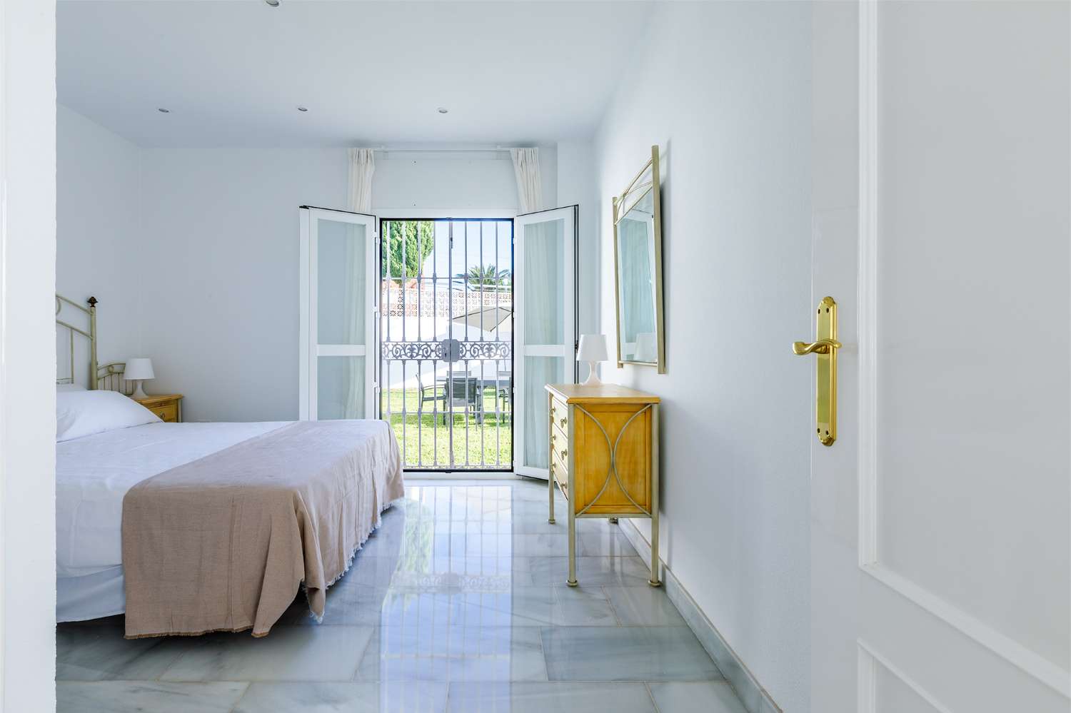 Villa independiente con vistas al mar y licencia turística