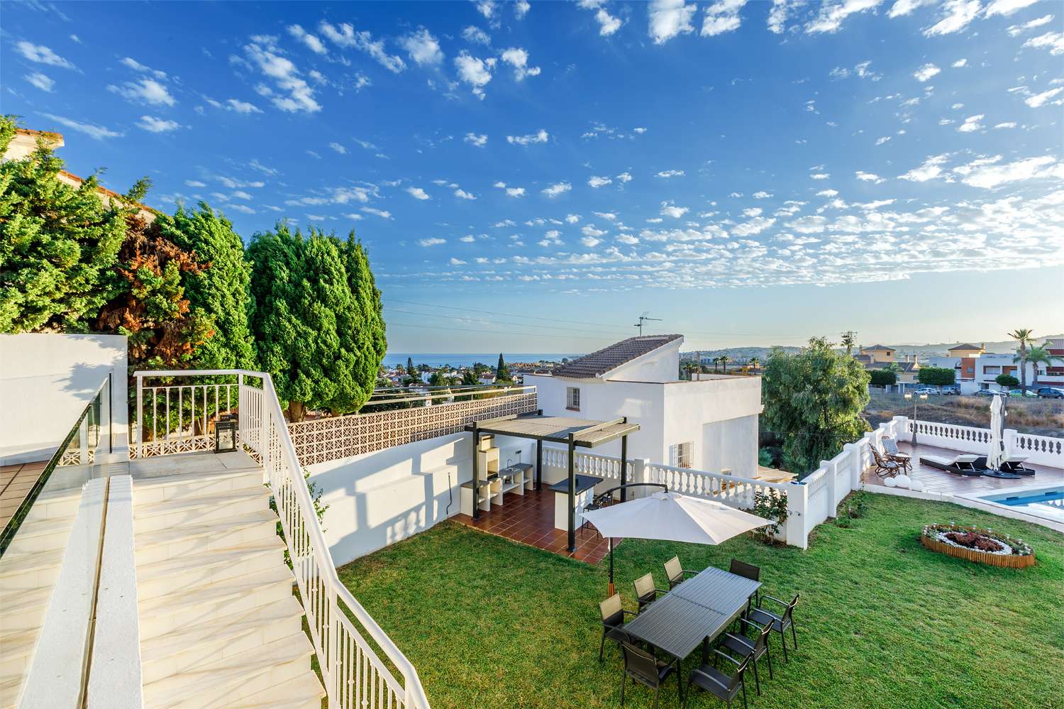 Villa independiente con vistas al mar y licencia turística