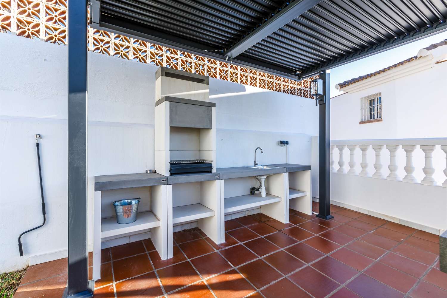 Villa independiente con vistas al mar y licencia turística