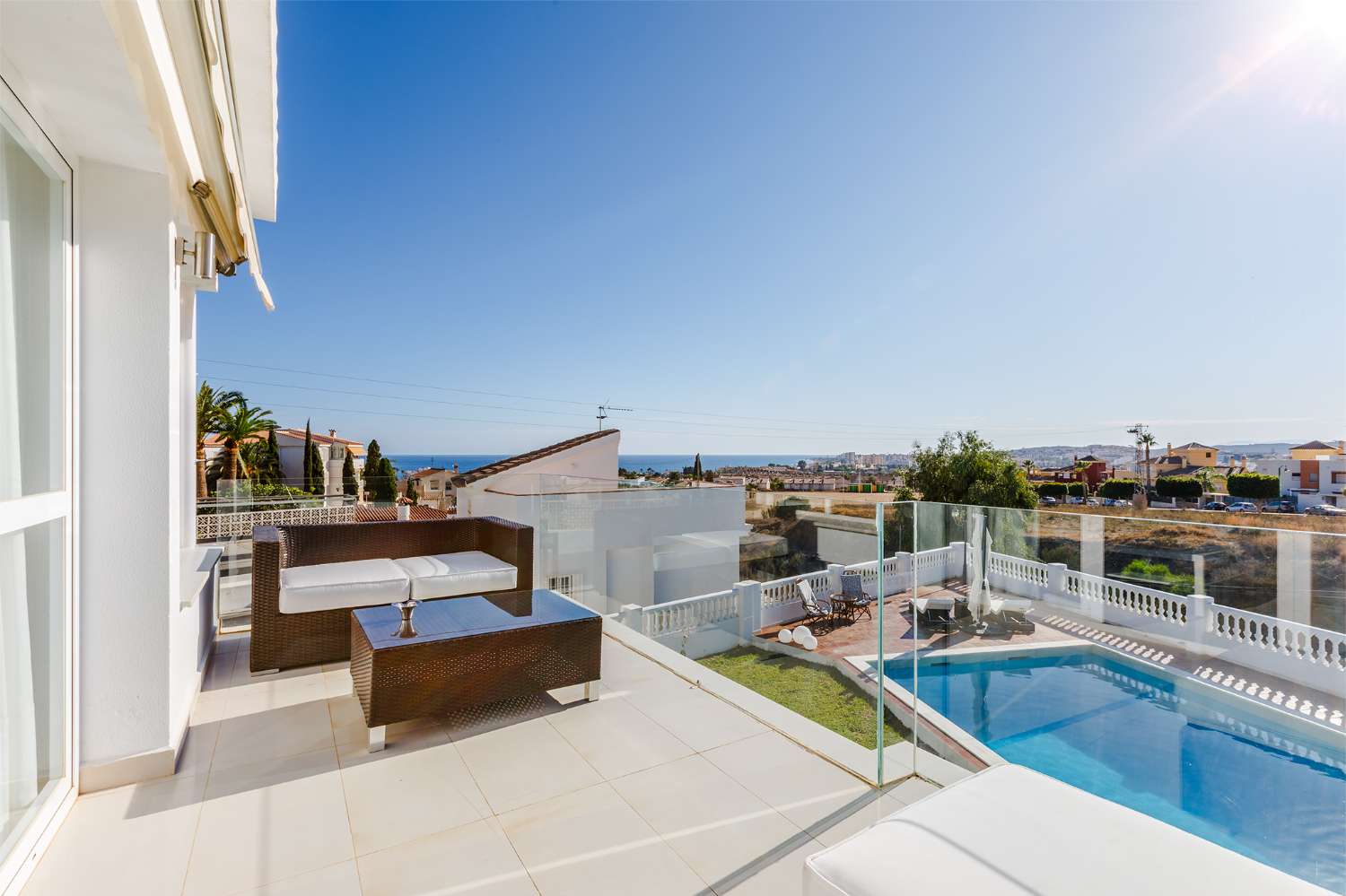 Villa independiente con vistas al mar y licencia turística