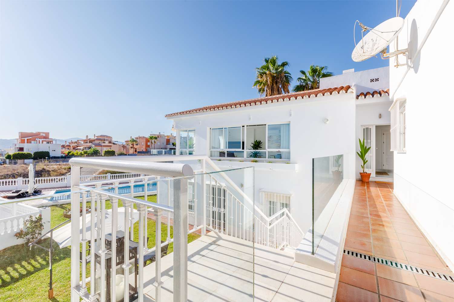 Villa independiente con vistas al mar y licencia turística