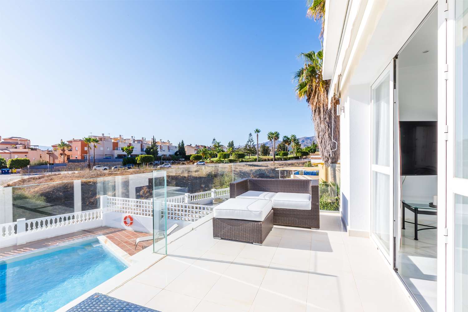 Villa independiente con vistas al mar y licencia turística