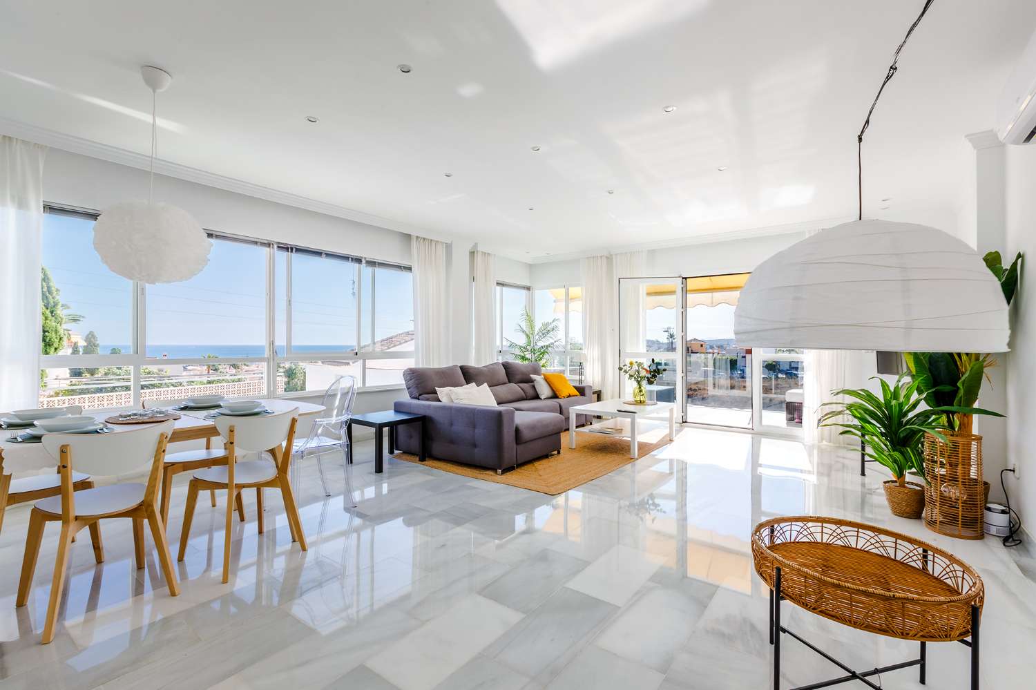 Villa independiente con vistas al mar y licencia turística