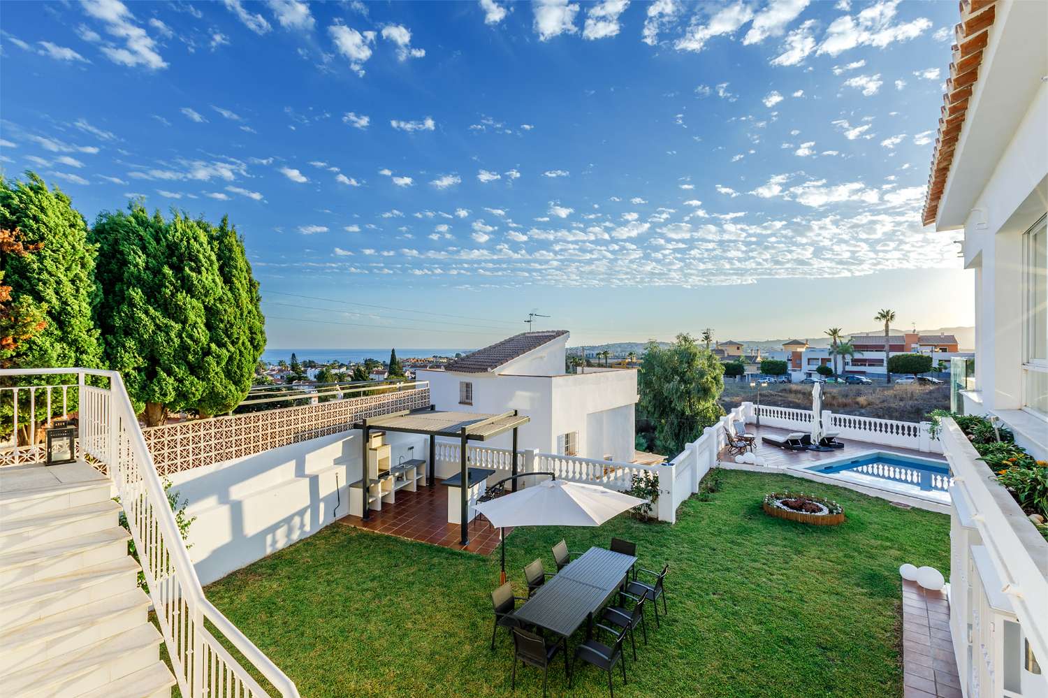 Villa independiente con vistas al mar y licencia turística