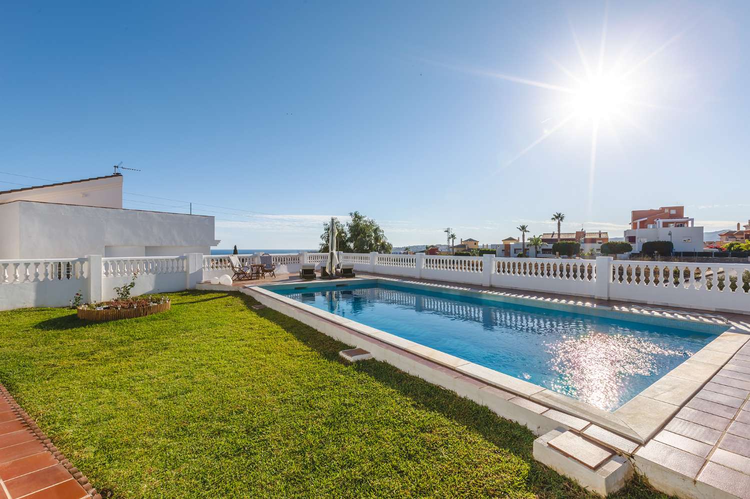 Villa independiente con vistas al mar y licencia turística