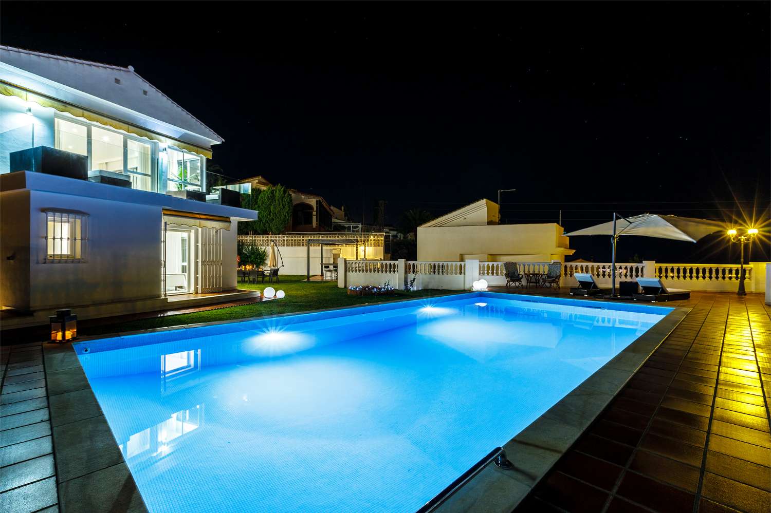 Villa independiente con vistas al mar y licencia turística