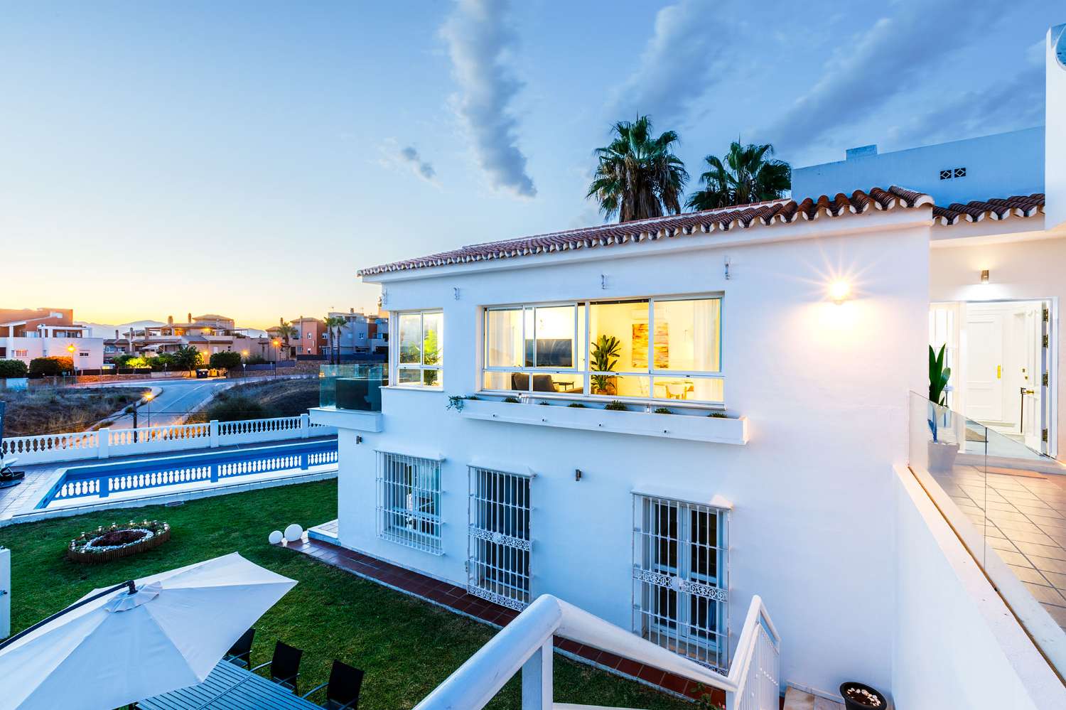 Villa independiente con vistas al mar y licencia turística