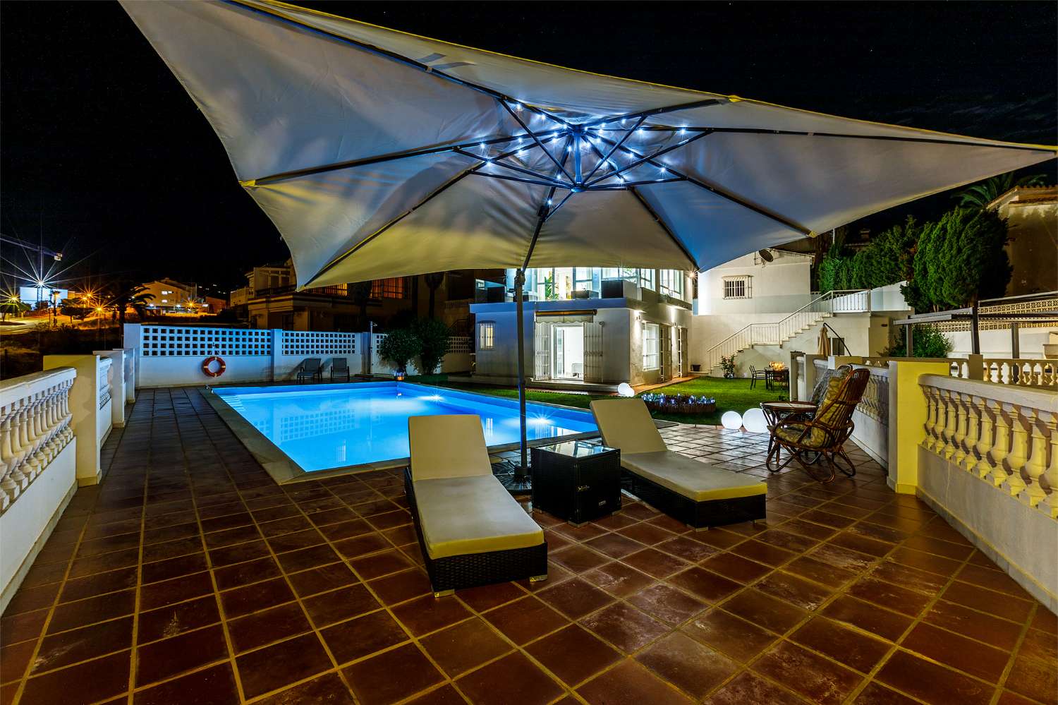 Villa independiente con vistas al mar y licencia turística
