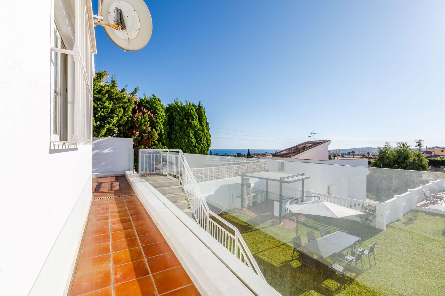 Villa independiente con vistas al mar y licencia turística