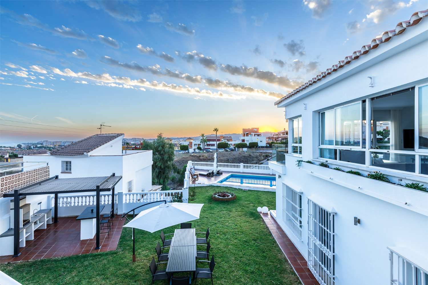 Villa independiente con vistas al mar y licencia turística