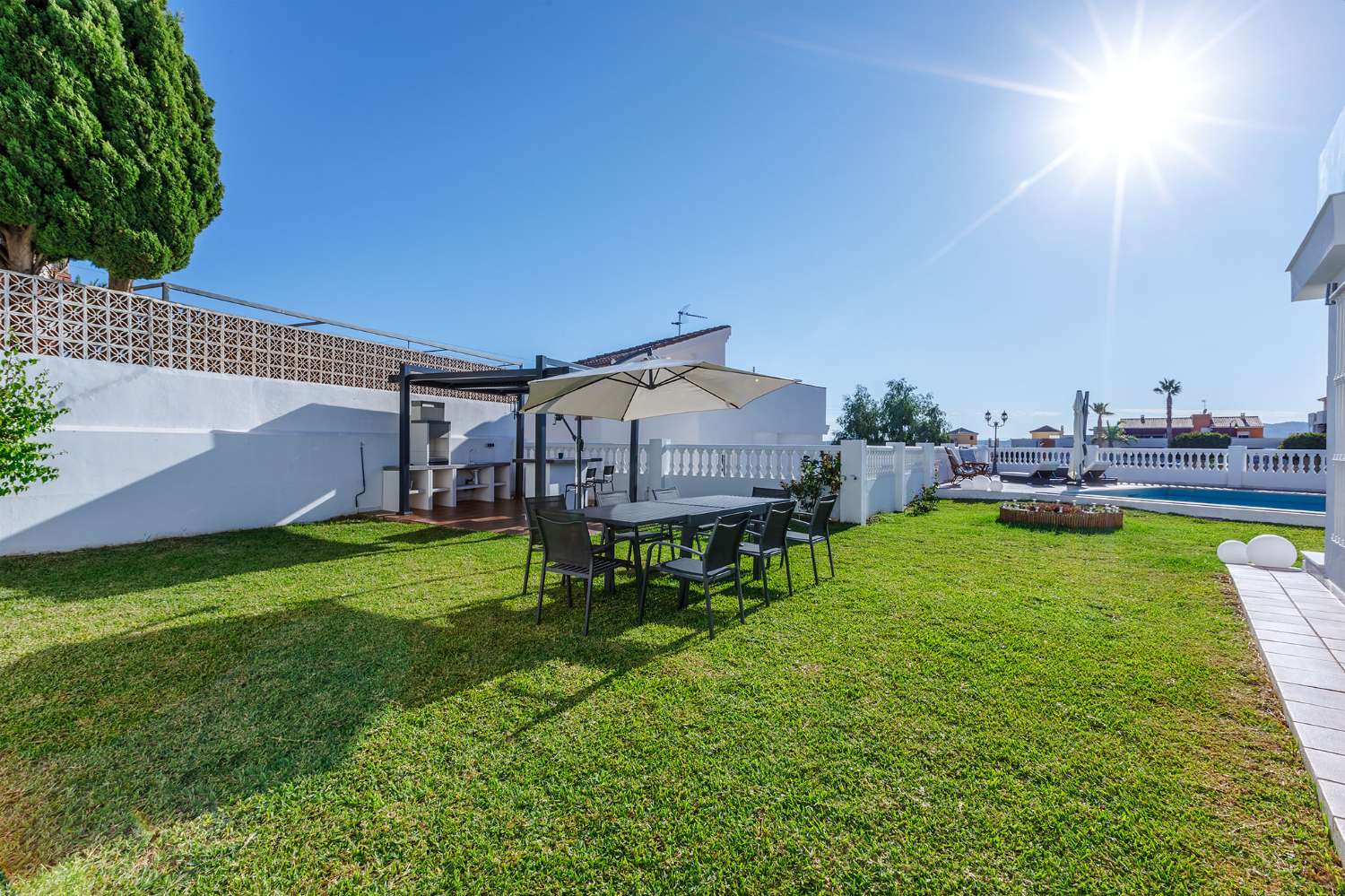Villa independiente con vistas al mar y licencia turística