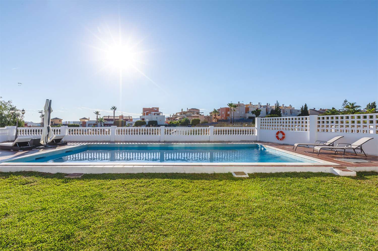 Villa independiente con vistas al mar y licencia turística