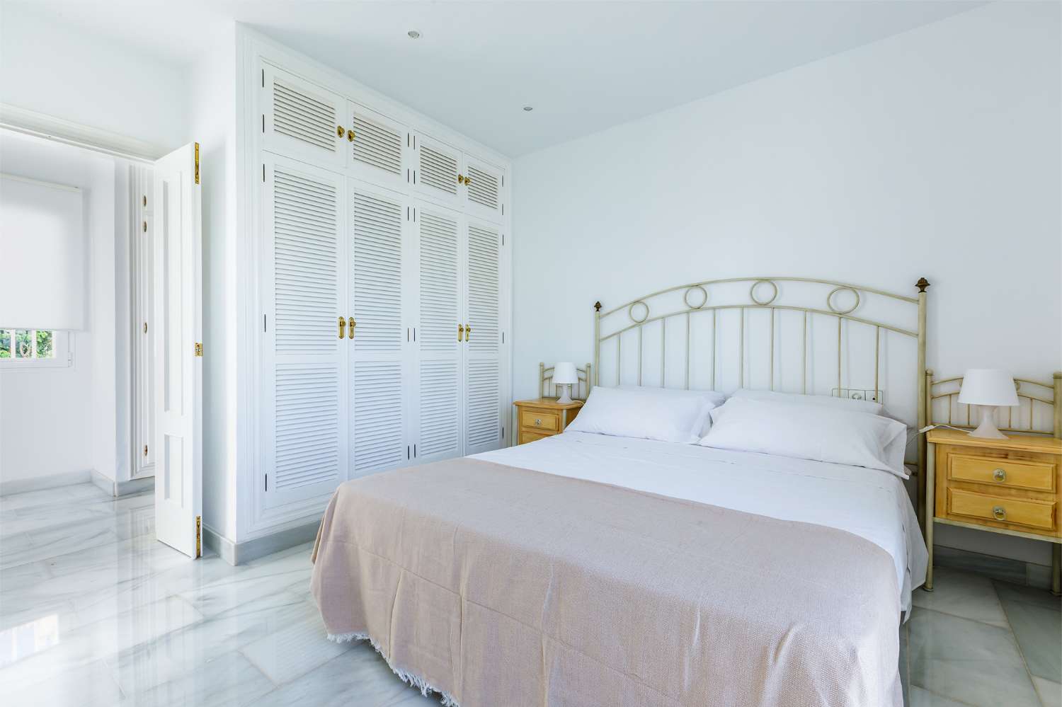 Villa independiente con vistas al mar y licencia turística