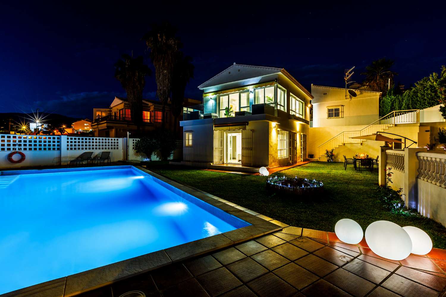 Villa independiente con vistas al mar y licencia turística