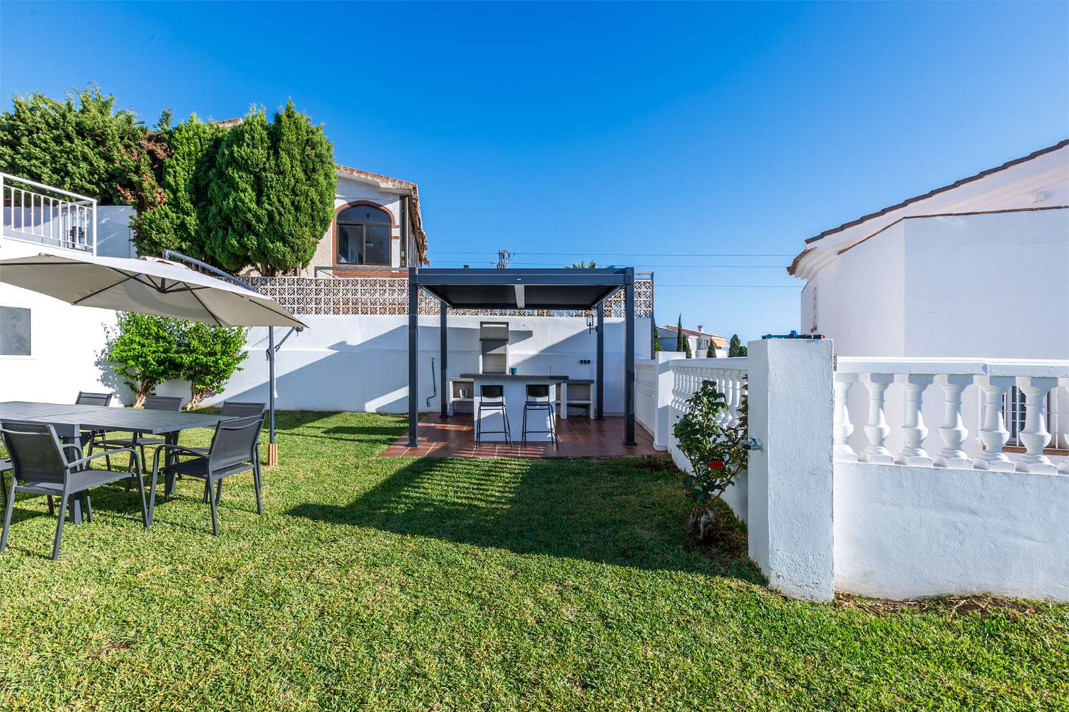 Villa independiente con vistas al mar y licencia turística