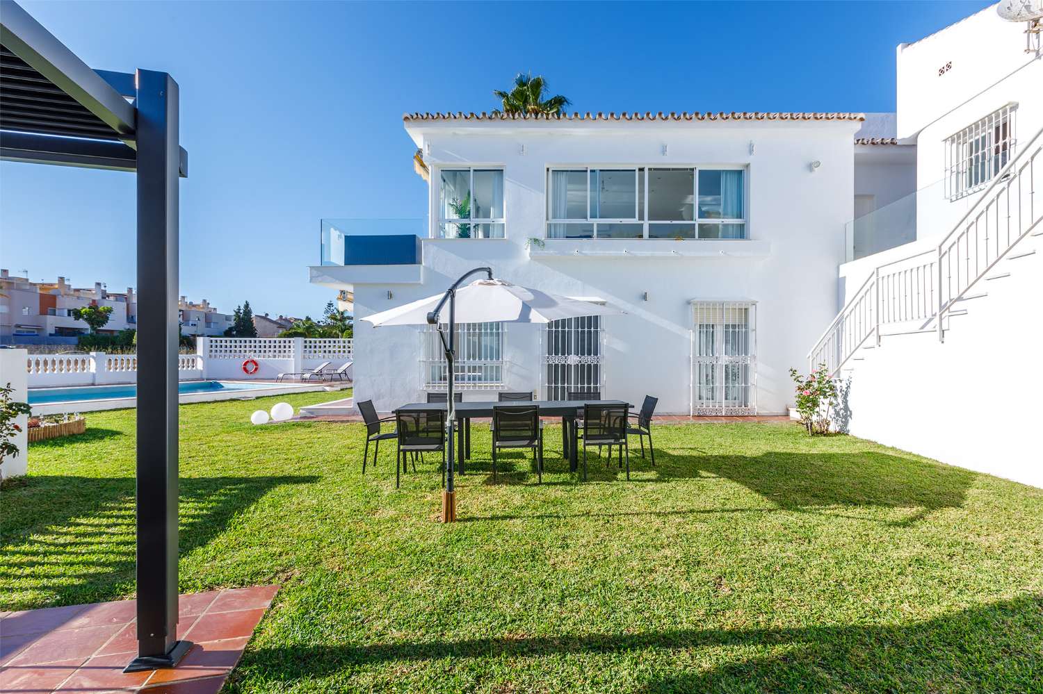Villa independiente con vistas al mar y licencia turística