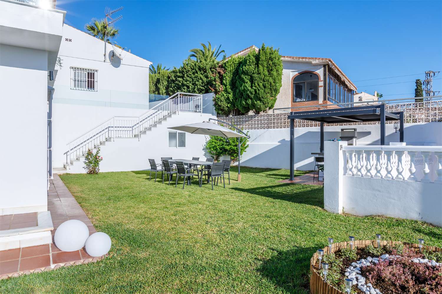 Villa independiente con vistas al mar y licencia turística