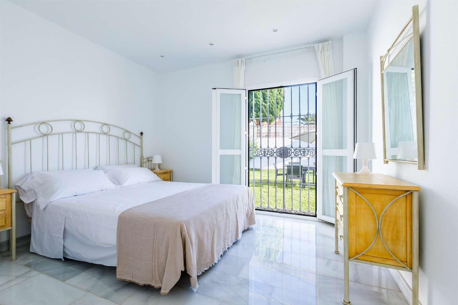 Villa independiente con vistas al mar y licencia turística